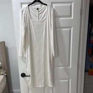 Elegant White Long Sleeve Dress